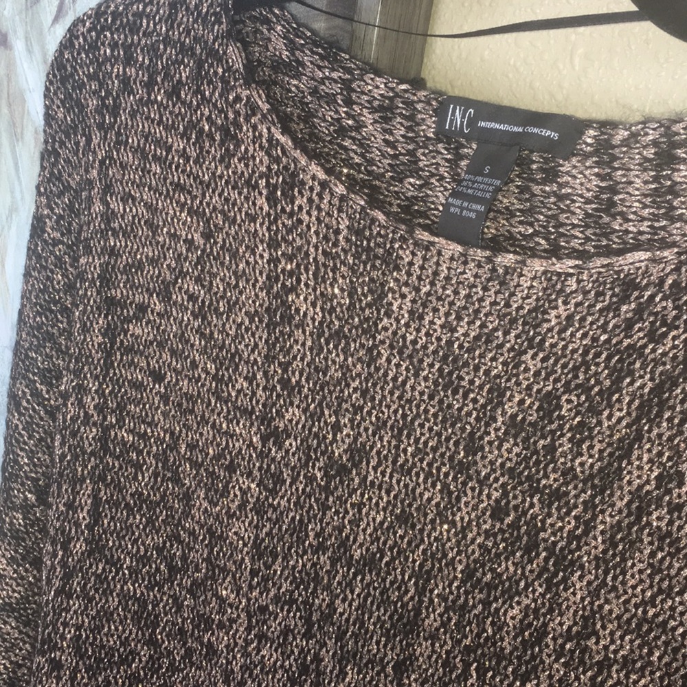 Nwot gold and black sweater